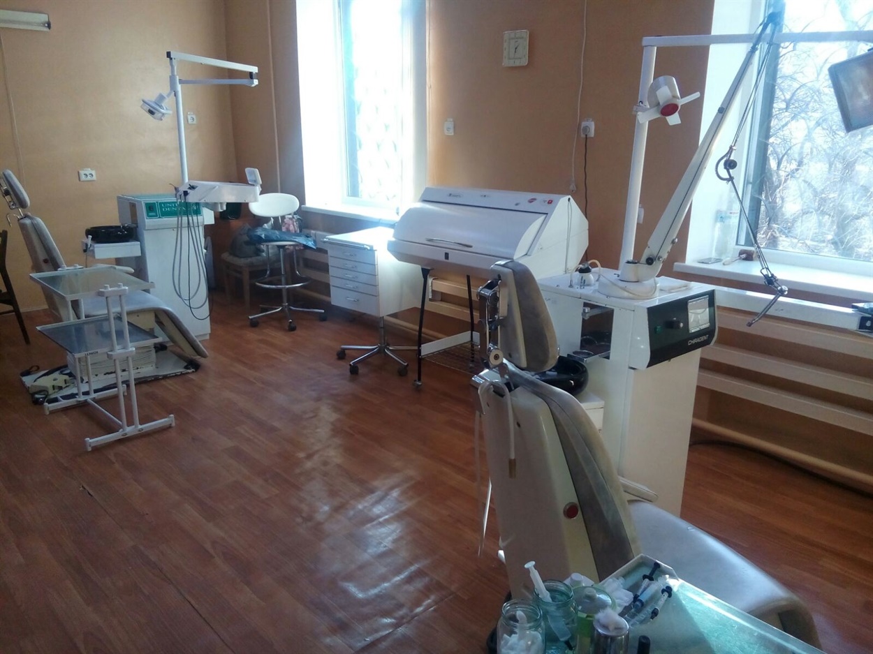 Дитяча стоматологія цілком можлива, враховуючи той факт, що у відділенні є ортопантомограф (стоматологічний рентген-апарат) та денатльний (прицільний) рентген-апарат, який застосовують для діагностики окремого зуба, а не усієї ротової порожнини