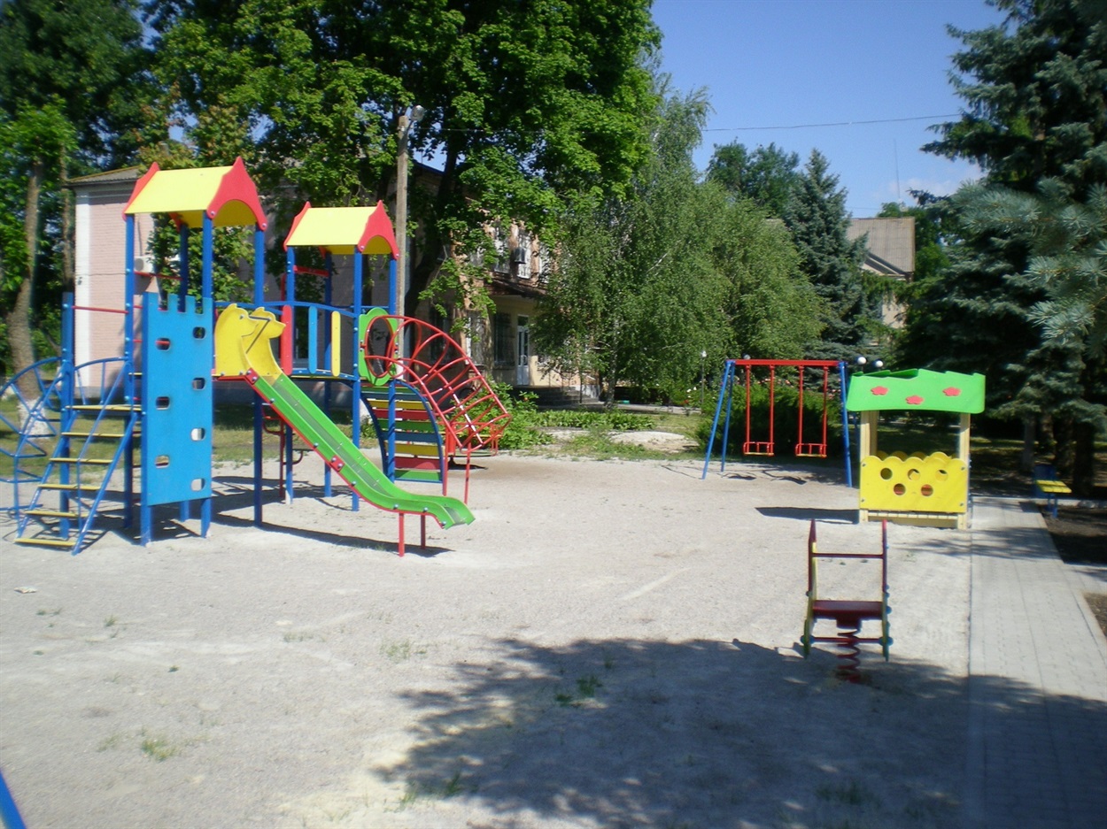 Дитячий майданчик у Верхній Терсі