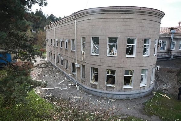 Руйнування санаторного корпуса на острові Хортиця
