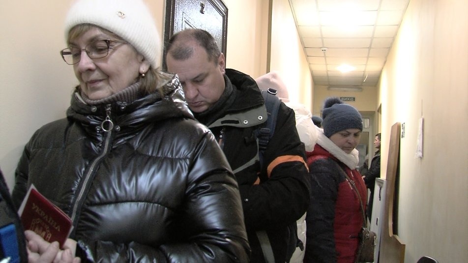 Черга жителів Пологівського району за безоплатними ліками, Запоріжжя, березень 2023. Фото: Суспільне Запоріжжя