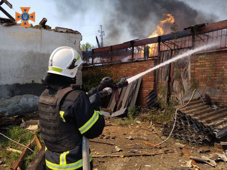 Пожежа в результаті обстрілу Запорізької області 15.05.2023