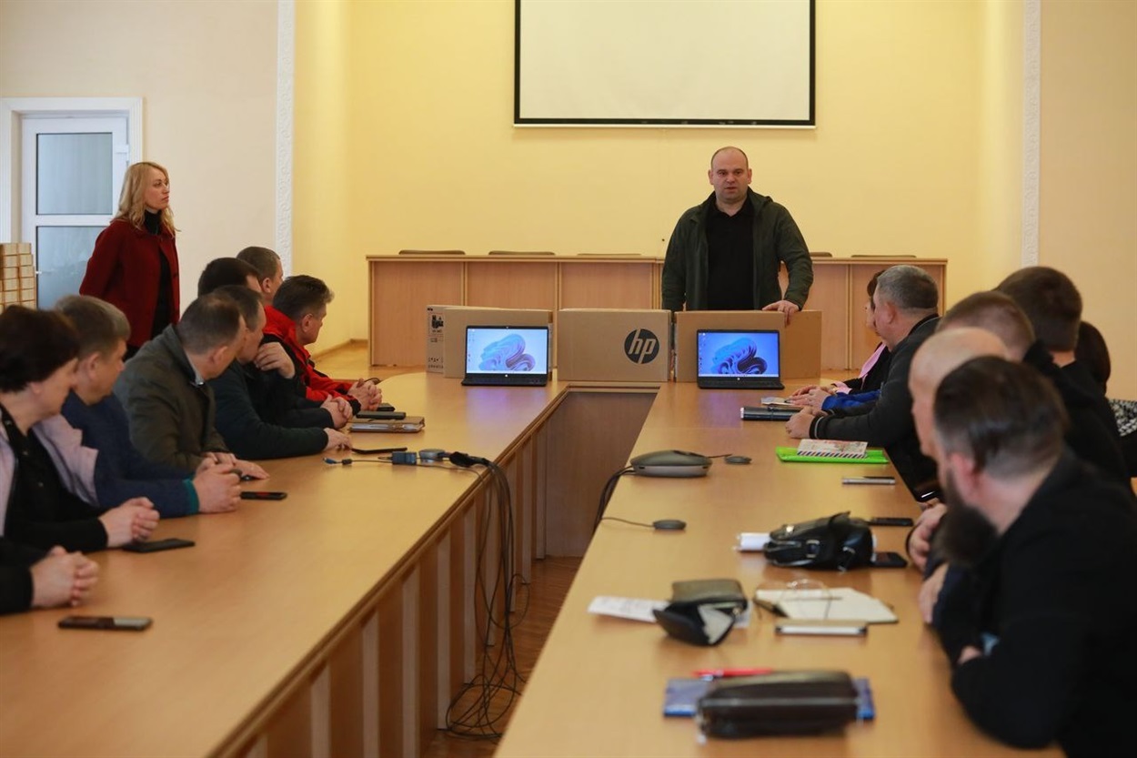 Вчителі Запорізької області отримали ноутбуки від Фундації Олени Зеленської