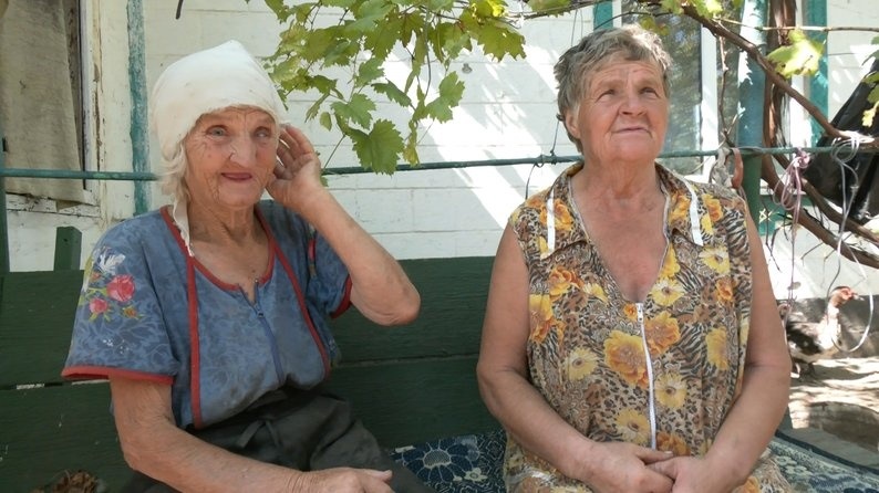 Ольга Єгорова та Раїса Буряк, жительки села Успенівка