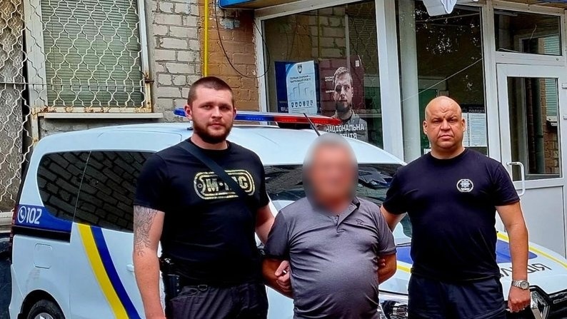 Поліцейські повідомили про підозру фігуранту.